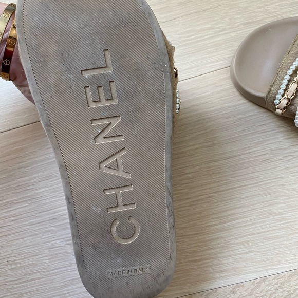 CHANEL Beige and Gold Sandals - Picture 6 of 7